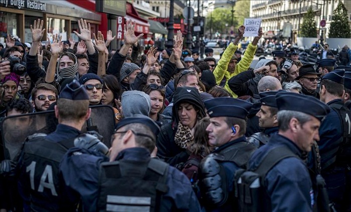 France: Les forces de l`ordre durcissent le ton contre "Nuit Debout"